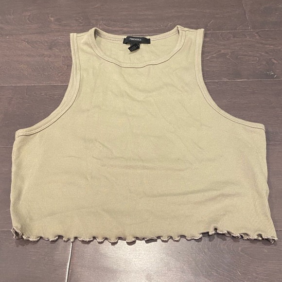 Lettuce-edge cropped tank top - Picture 2 of 3